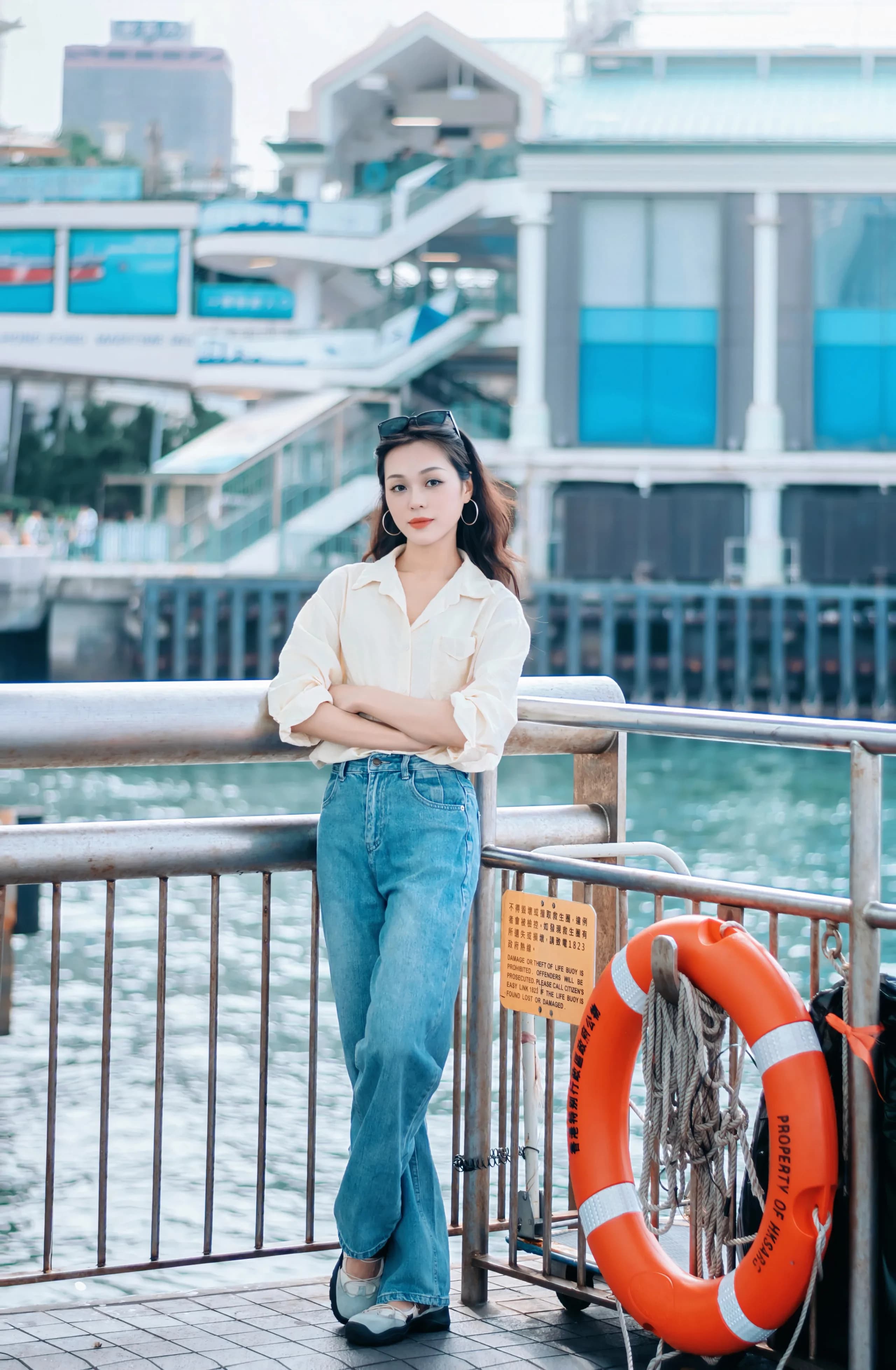 Clara in Central, Hong Kong, frame 17